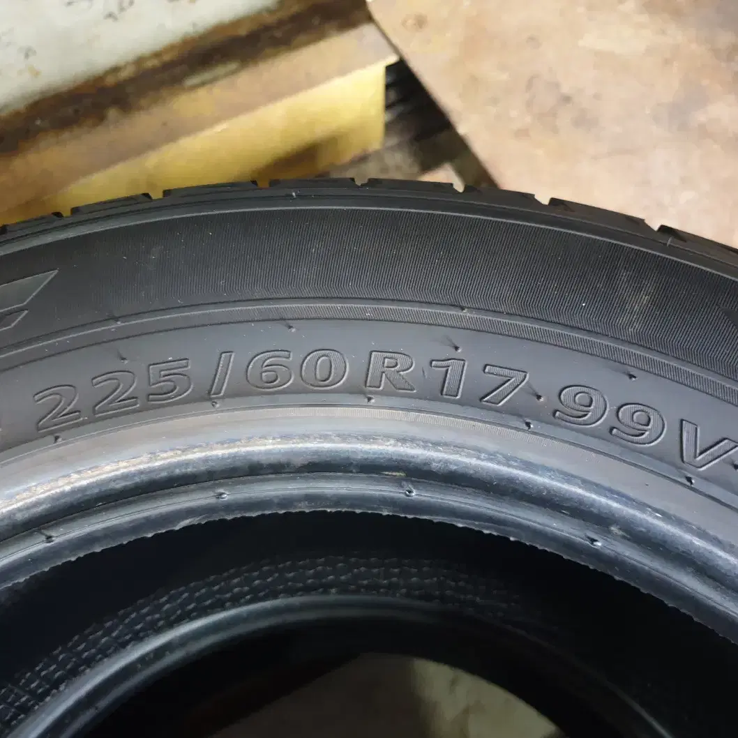 중고타이어 금호 크루젠 프리미엄 225/60R 17 99V 2본세트