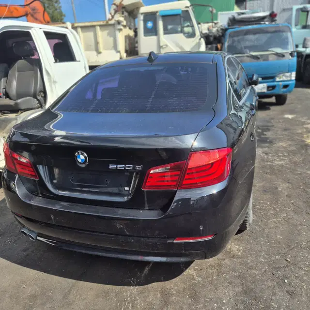 BMW  F10 5시리즈 520D 분해합니다