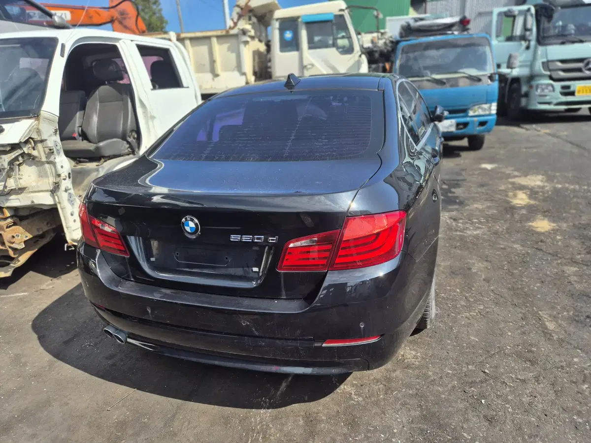 BMW  F10 5시리즈 520D 분해합니다.