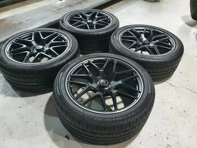 벤츠 지바겐G63AMG 퍼포먼스 에디션 22인치 순정품휠타이어