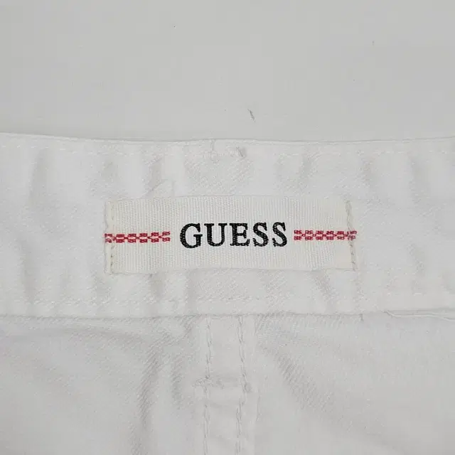 GUESS  2022년 게스 화이트 데님 청바지 / 여 29