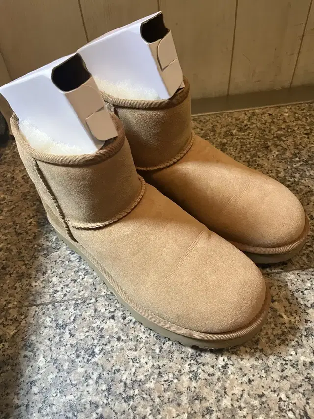 UGG 미국 어그부츠 us7/uk5