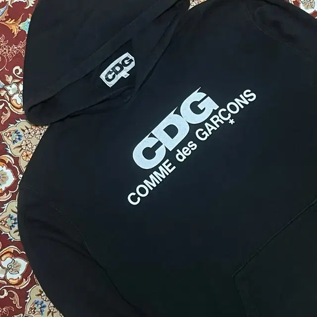 CDG 꼼데가르송 로고 프린팅 후드티