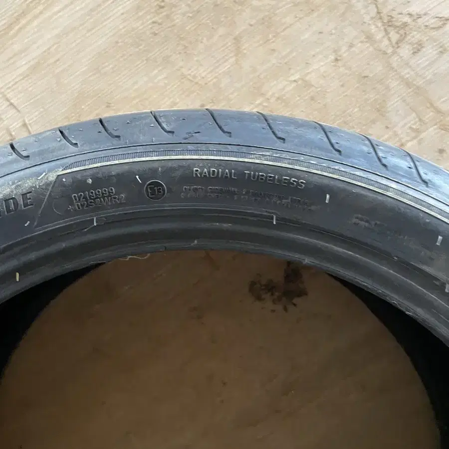 275/35R19 100Y 타이어 한짝 팝니다