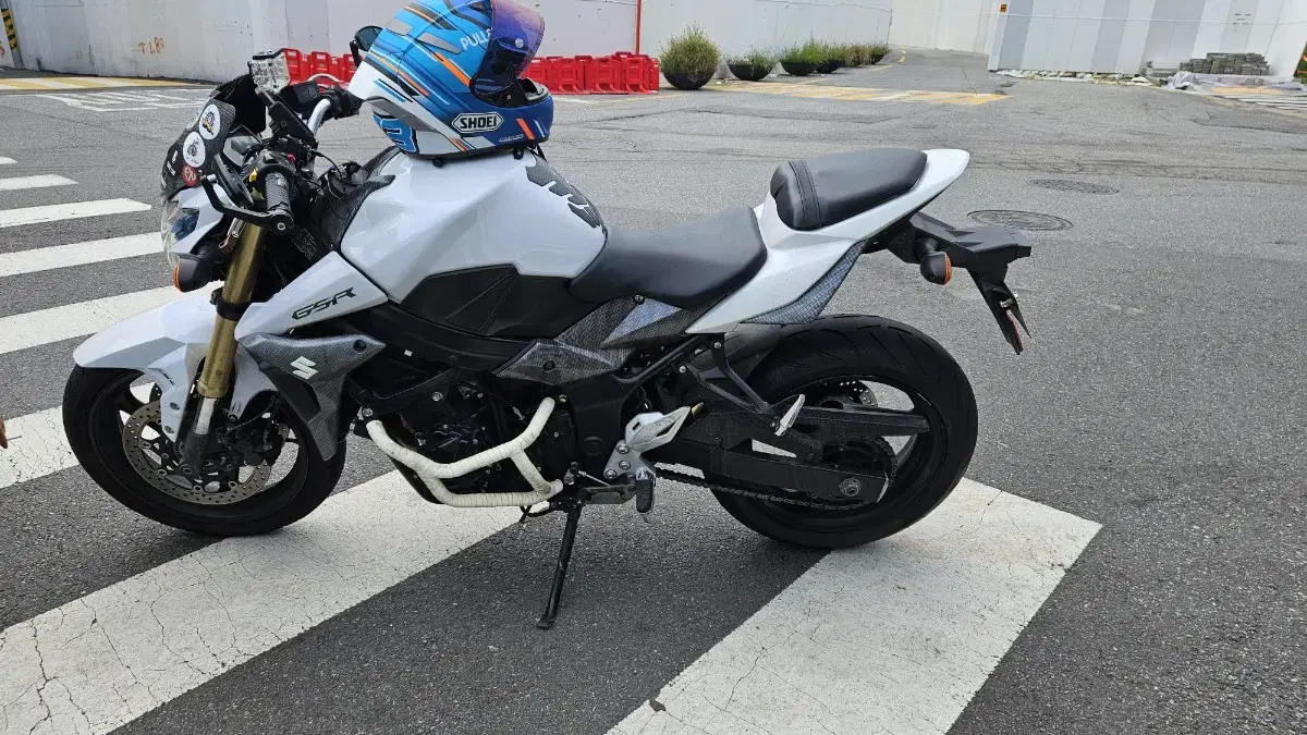 스즈키gsr750cc abs