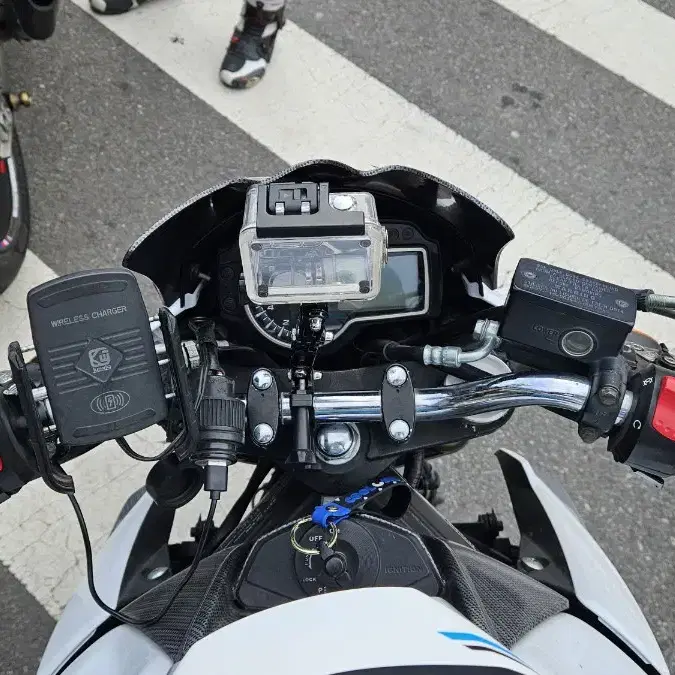 스즈키gsr750cc abs