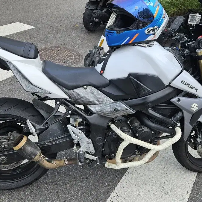 스즈키gsr750cc abs