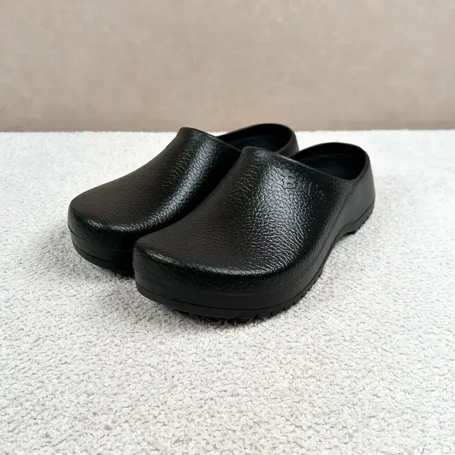 (정품/새상품) BIRKENSTOCK 버켄스탁 남성 블랙 클로그 슈즈