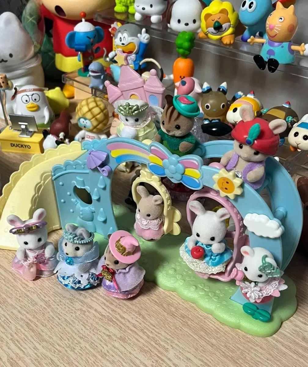 13 Sylvanians bulk + Sunny Castle Swing Playground