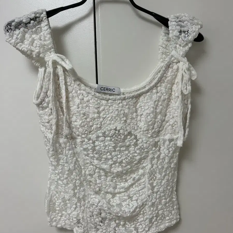 cerric lace crease shirring half top 화이트