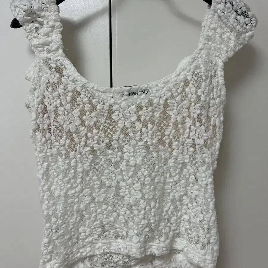 cerric lace crease shirring half top 화이트