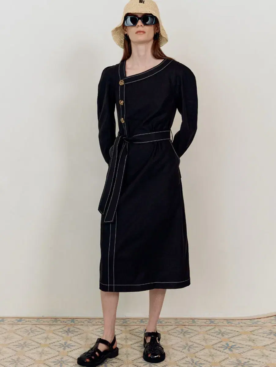 [새상품] 엔오르 STITCH BELTED DRESS - BLACK(S)