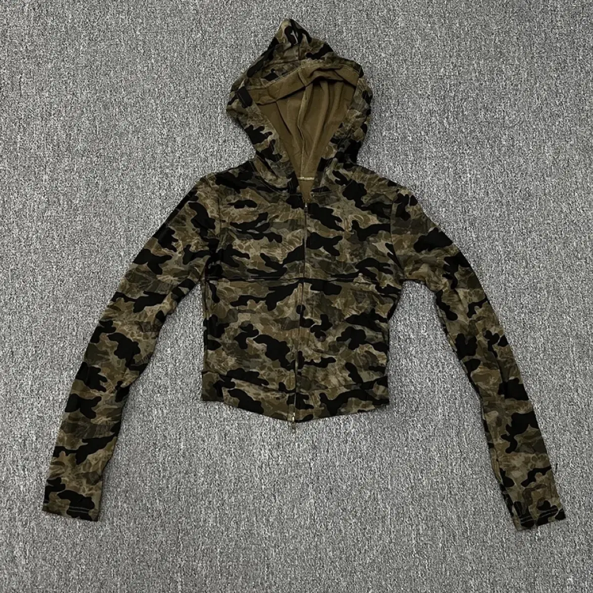 [I have a shot] Camo Hood Pickup