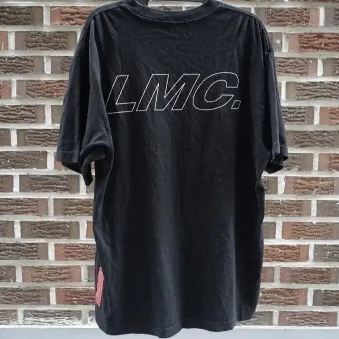 LMC 블랙 반팔티