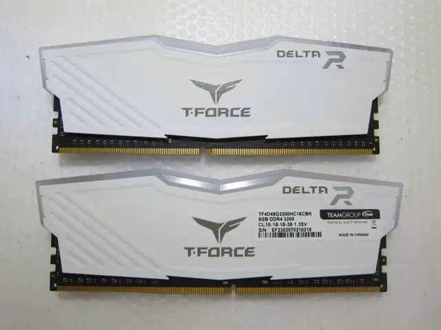 팀그룹 T-Force DDR4-3200 CL16 화이트 16G(8Gx2)