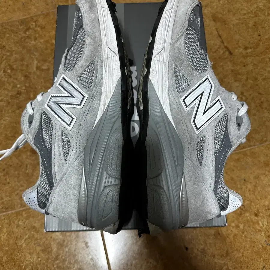 뉴발란스 New Balance 990v3 Made in USA Grey