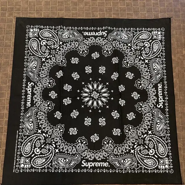 슈프림 반다나 Supreme Hav-A-Hank Bandanas