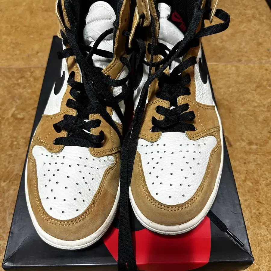 조던1 루키 Jordan 1 Retro High Rookie of the