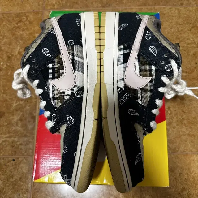 나이키 스캇 덩크 Nike x Travis Scott SB Dunk