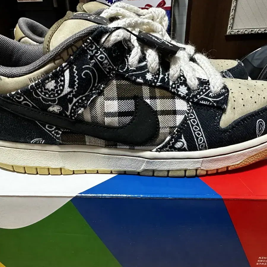 나이키 스캇 덩크 Nike x Travis Scott SB Dunk