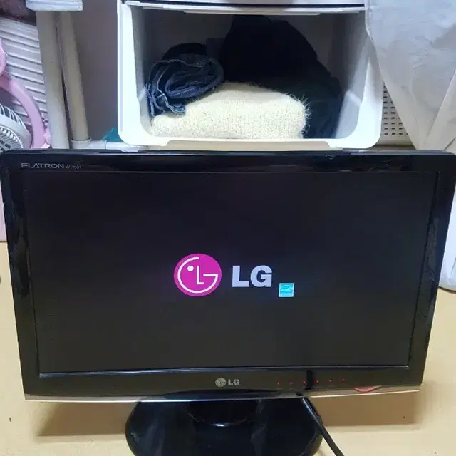 LG 플래트론 19인치 모니터 W1953T 판매해요