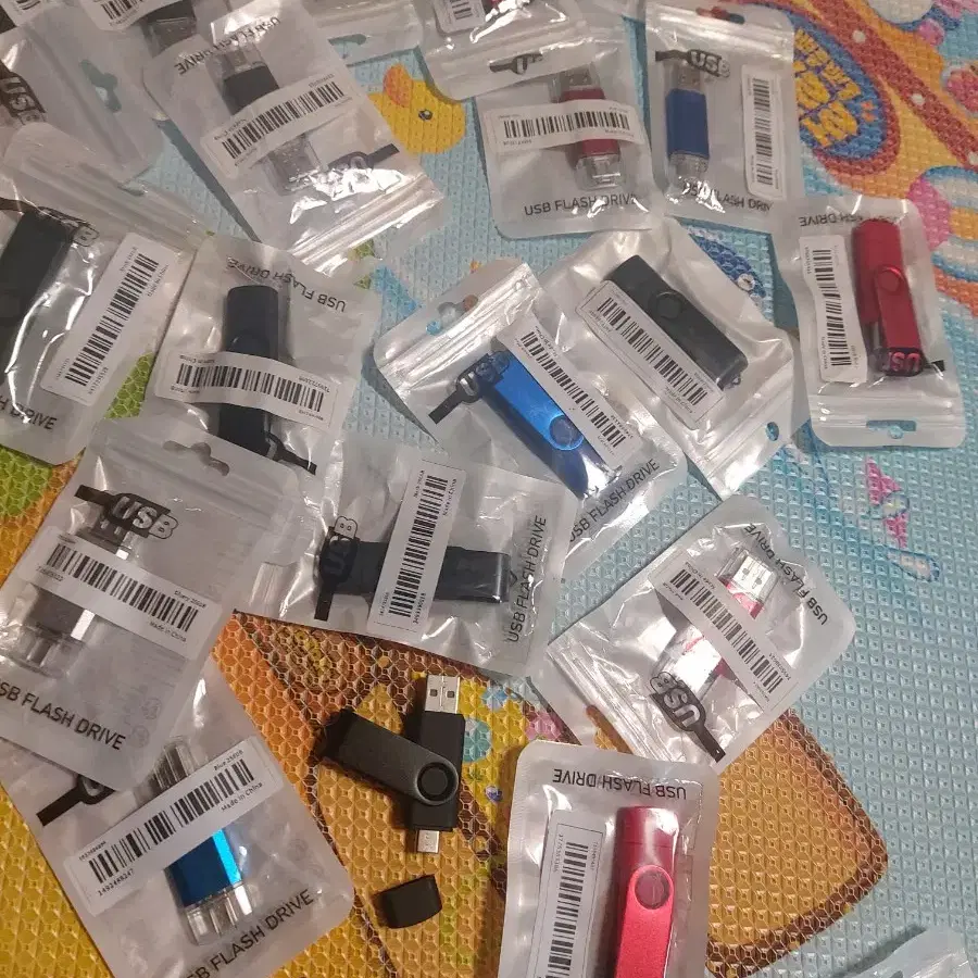 USB 256gb. USB 128gb, USB 256gb, C 젠더 양방