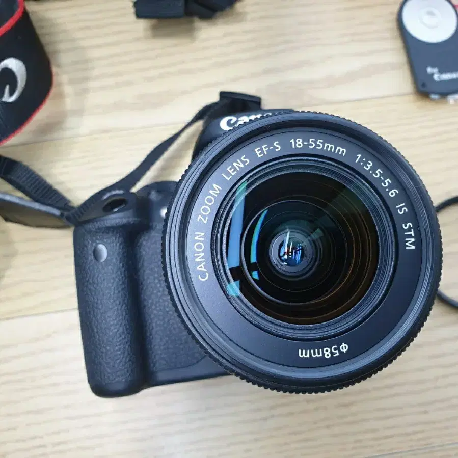 캐논 EOS 700D DSLR 카메라(직거래)