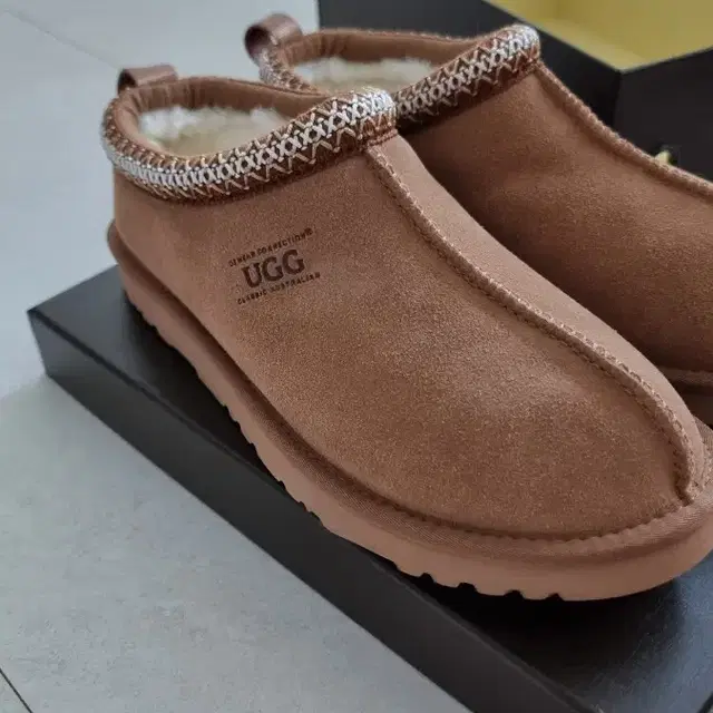 (새상품)UGG 남자 어그 슬리퍼 판매합니다. 260~265