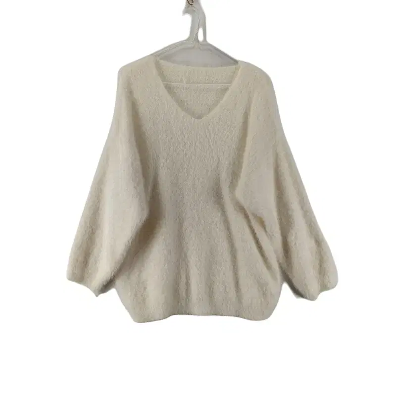 E4413 WFREE V-Neck Angora Cream Loose Knit/Dark