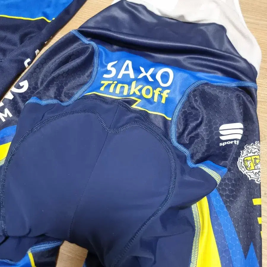 정품 Saxo-Tinkoff 프로팀 빕숏, 져지 세트