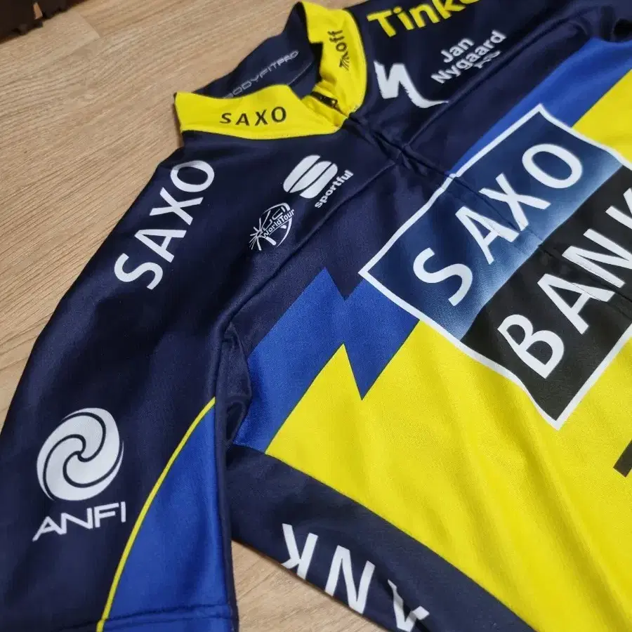 정품 Saxo-Tinkoff 프로팀 빕숏, 져지 세트