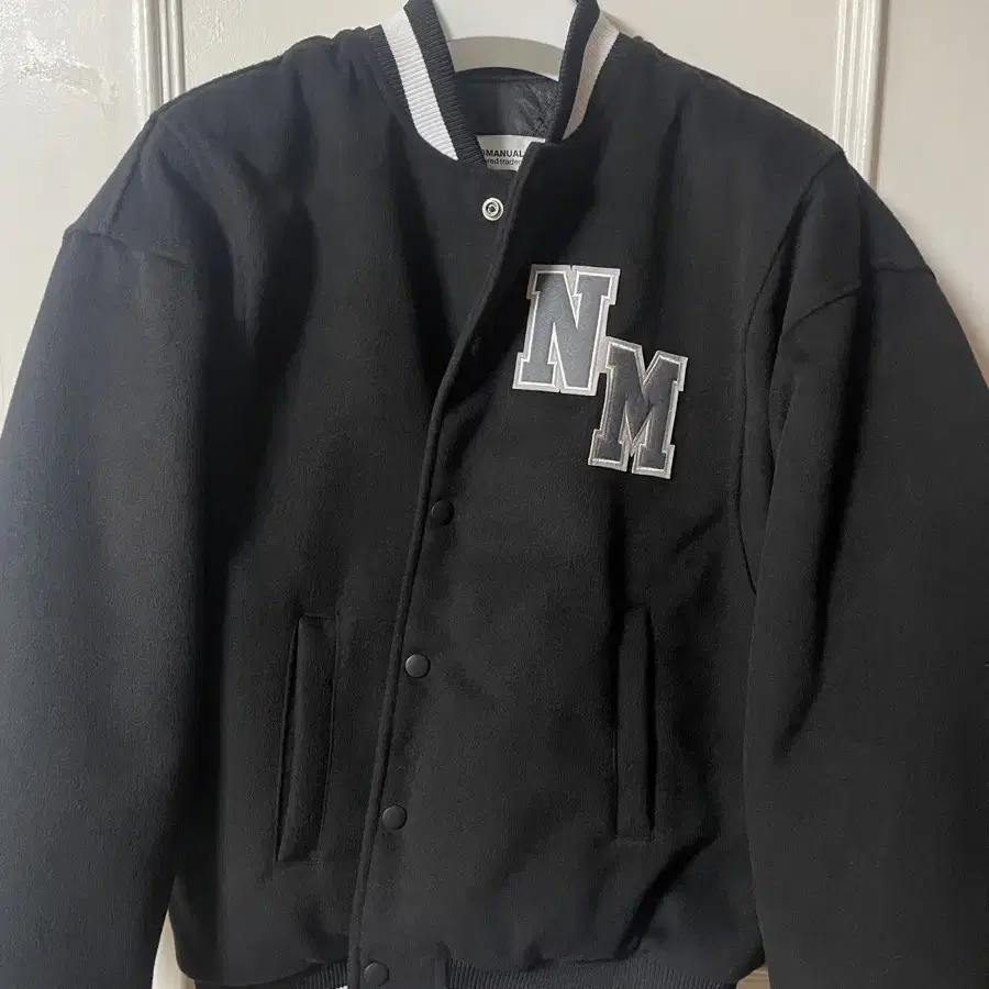 [L] 노메뉴얼 TAYLOR VARSITY JACKET - BLACK