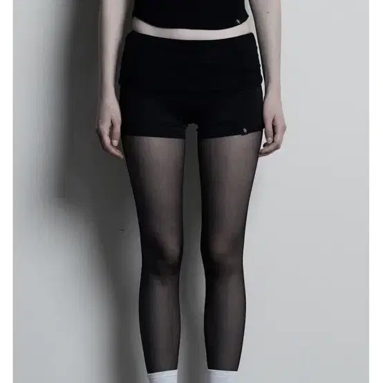 시너진 SHIRRING POLD MICROSHORTS BLACK 새상품