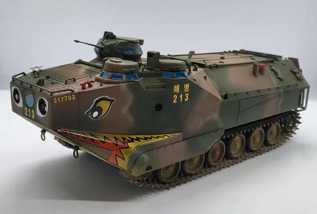 1/35 LVTP-7 해병 상륙장갑차 프라모델 완성품