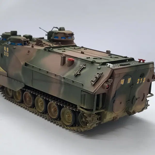 1/35 LVTP-7 해병 상륙장갑차 프라모델 완성품