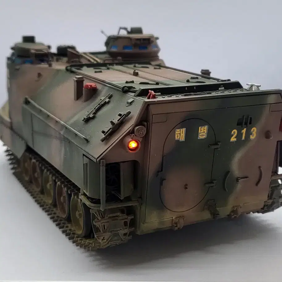 1/35 LVTP-7 해병 상륙장갑차 프라모델 완성품