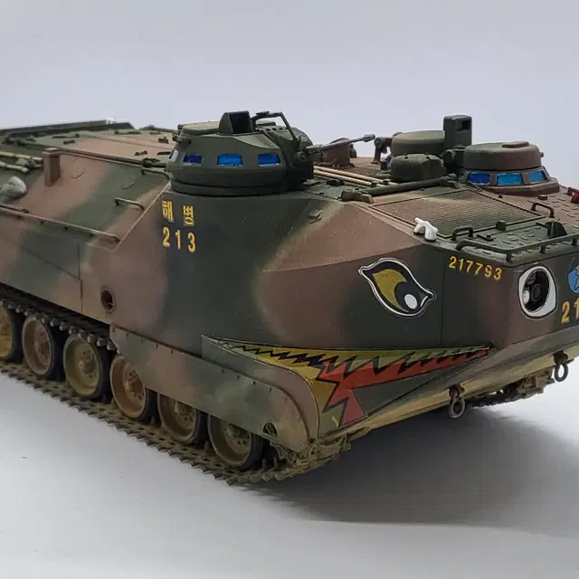 1/35 LVTP-7 해병 상륙장갑차 프라모델 완성품