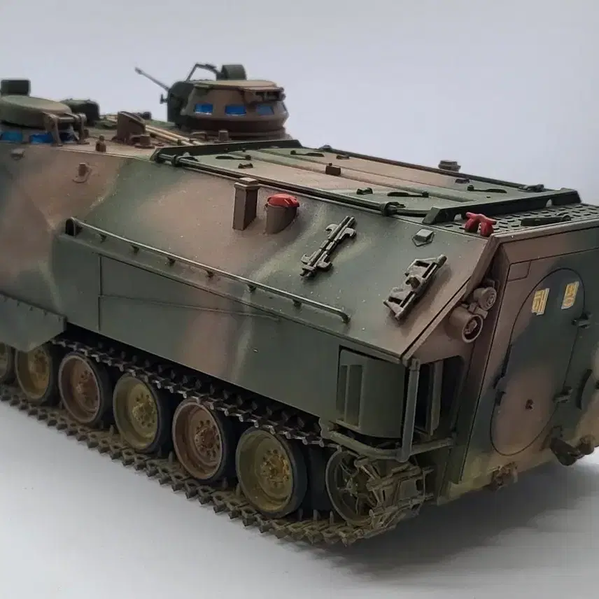 1/35 LVTP-7 해병 상륙장갑차 프라모델 완성품