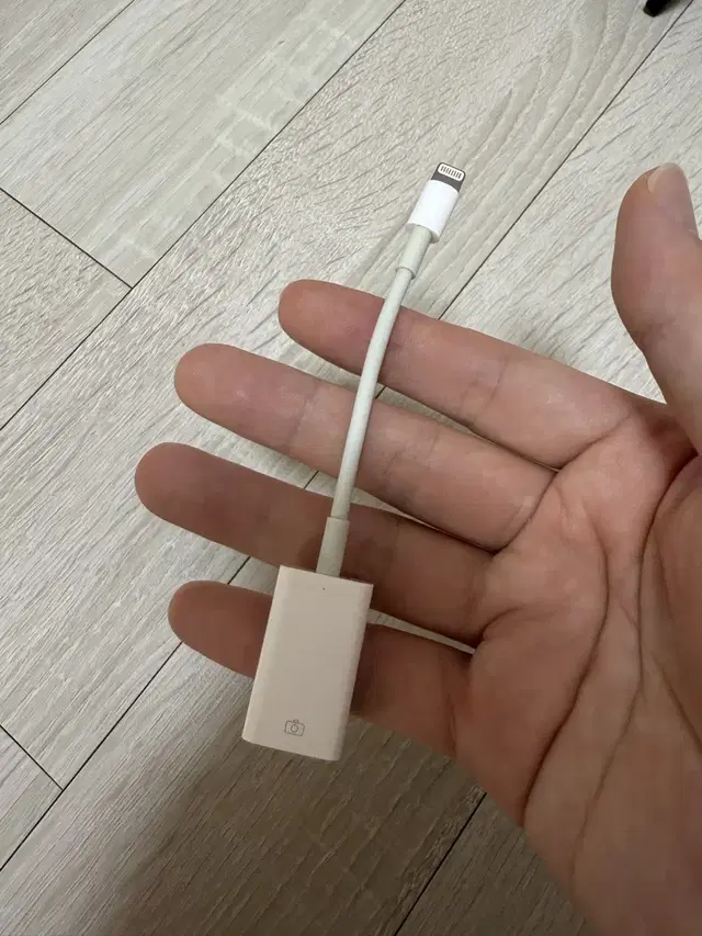 애플 라이트닝 카메라킷 USB 리더기 팝니다