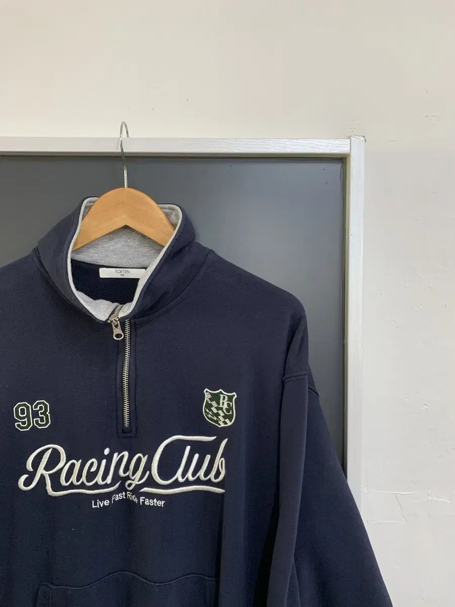 [L] Top Ten Racing Club Vahn zip-up top.