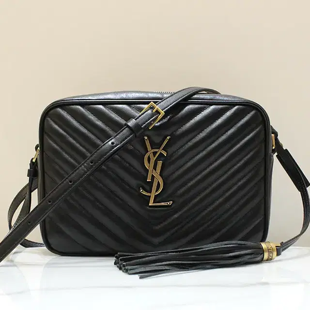 [중고명품다올] 생로랑 YSL 마틀라세 루 카메라 숄더백 520534