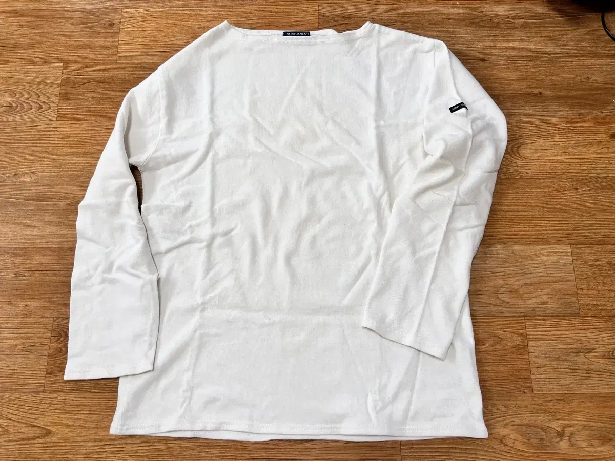 St. James Gildo White Size 6 (Large)