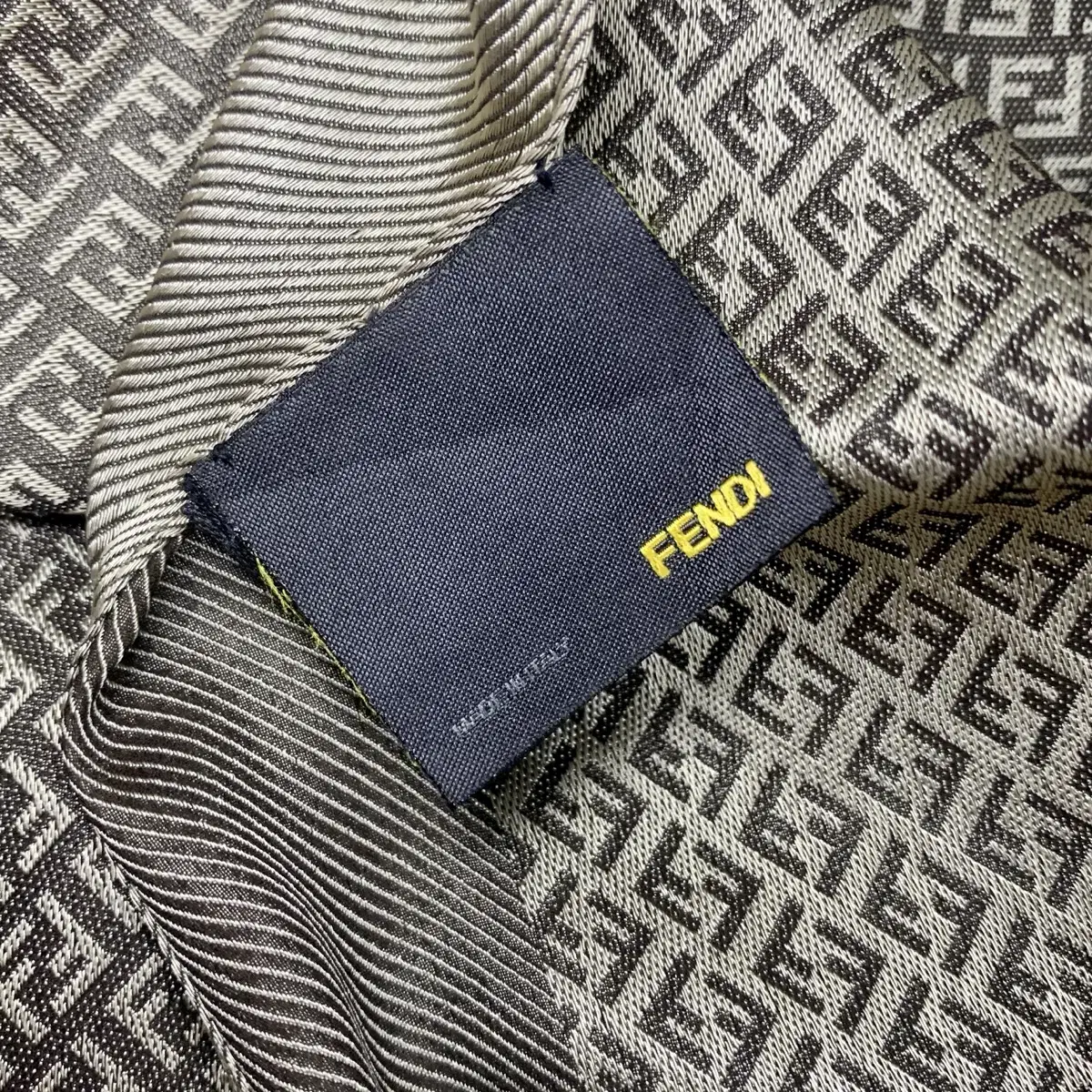 FENDI 펜디 실크 머플러