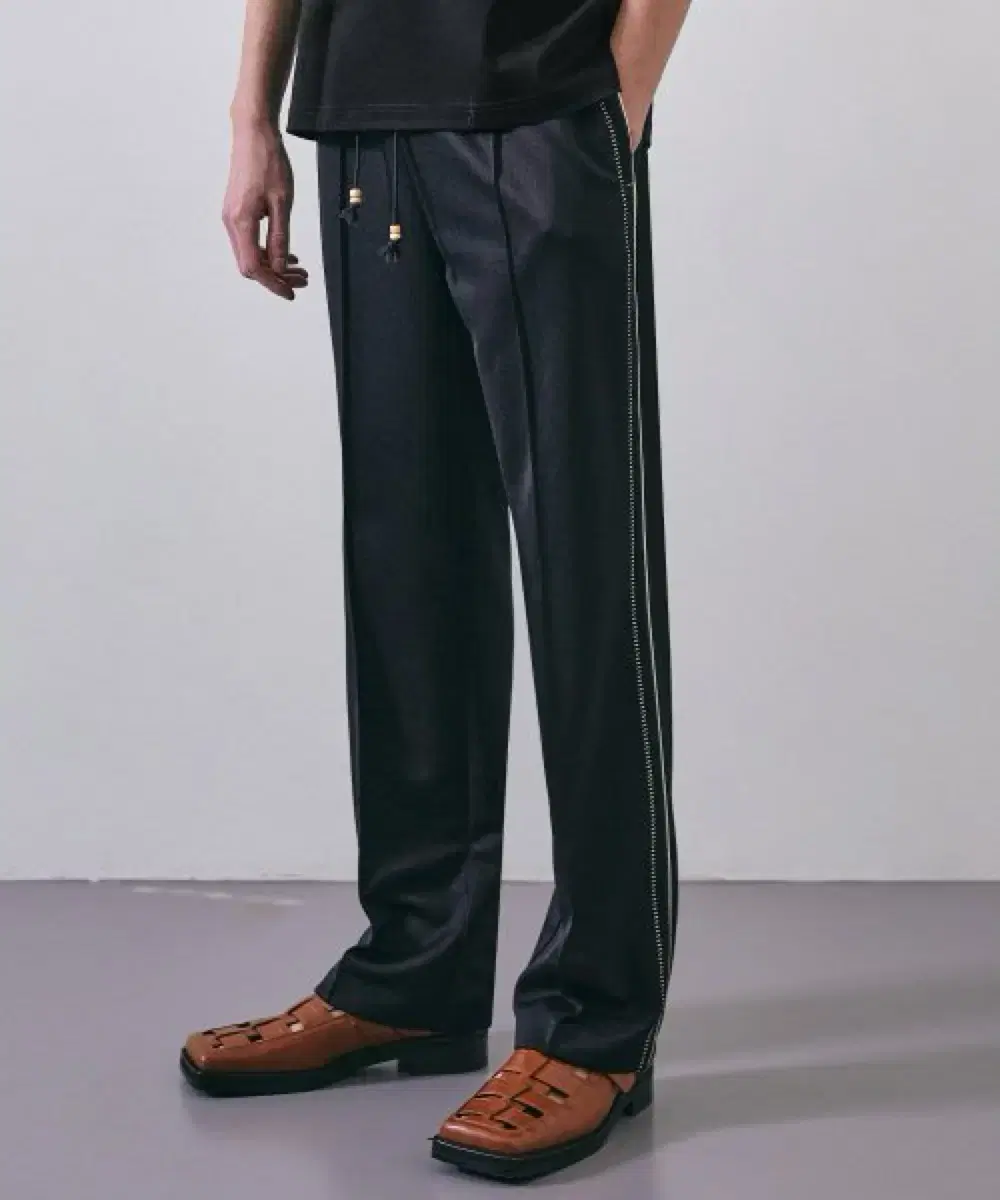 [46] Elmood Loki track pants