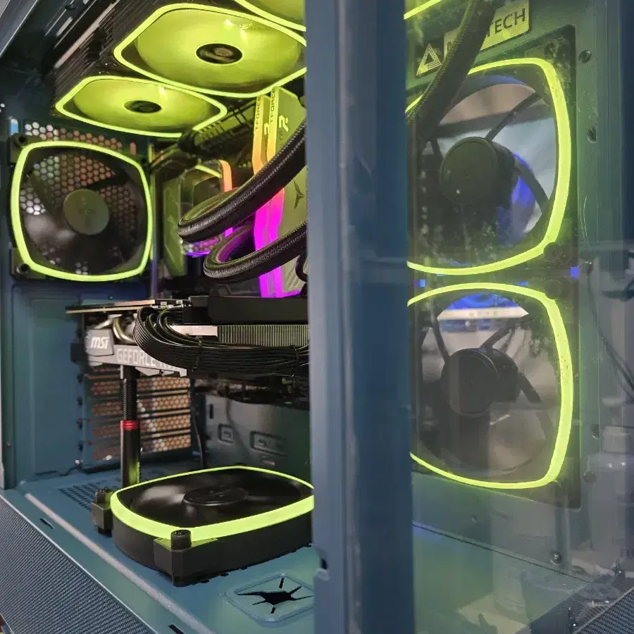 게이밍 반본체 (I7 14700K RTX 3060 TI 8G)