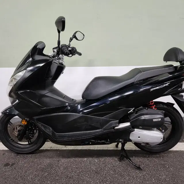 15년식 혼다 pcx125 컨디션 최상 판매합니다.