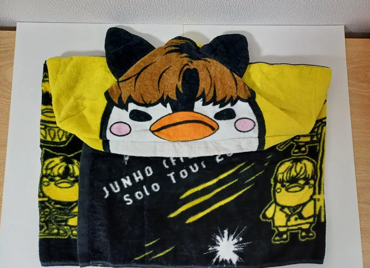 2pm junho SoloTour Flashlight Hooded Towel