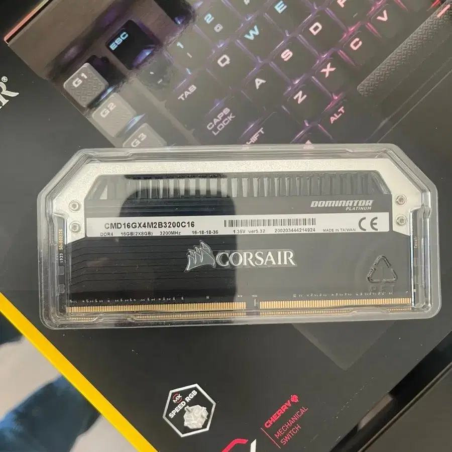 커세어 도미네이터 ddr4 8X2  16gb 미사용