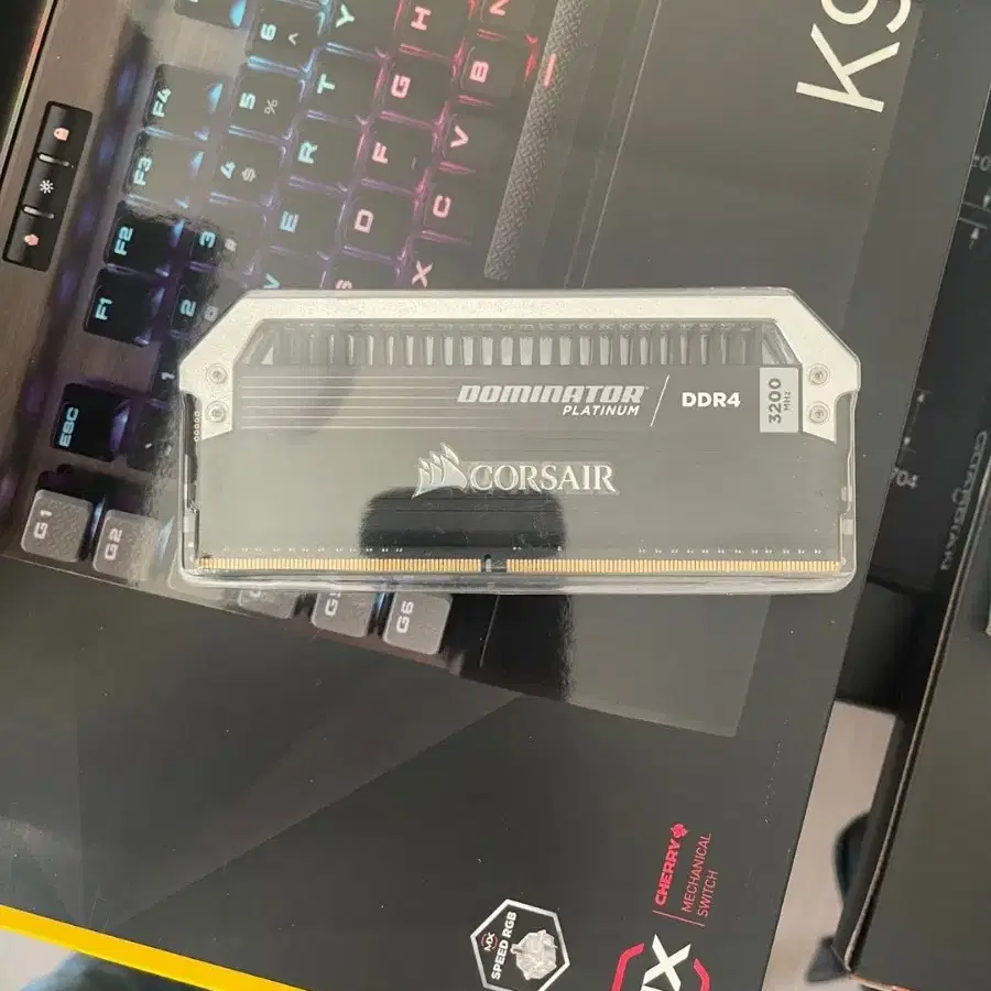 커세어 도미네이터 ddr4 8X2  16gb 미사용