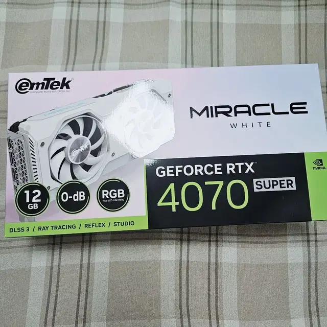 이엠텍 지포스 RTX 4070 SUPER MIRACLE WHITE D6X